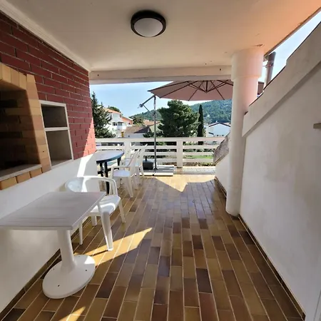 Apartment Kaktusa Pirovac